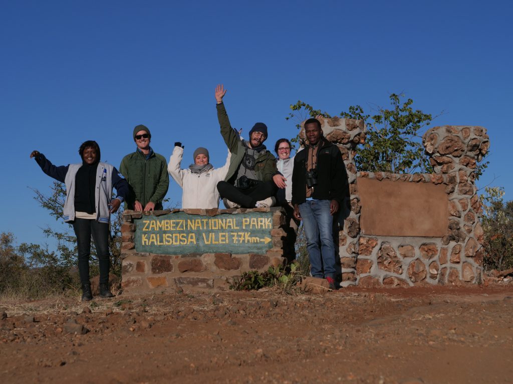 volunteers-in-the-zambezi-national-park-scaled